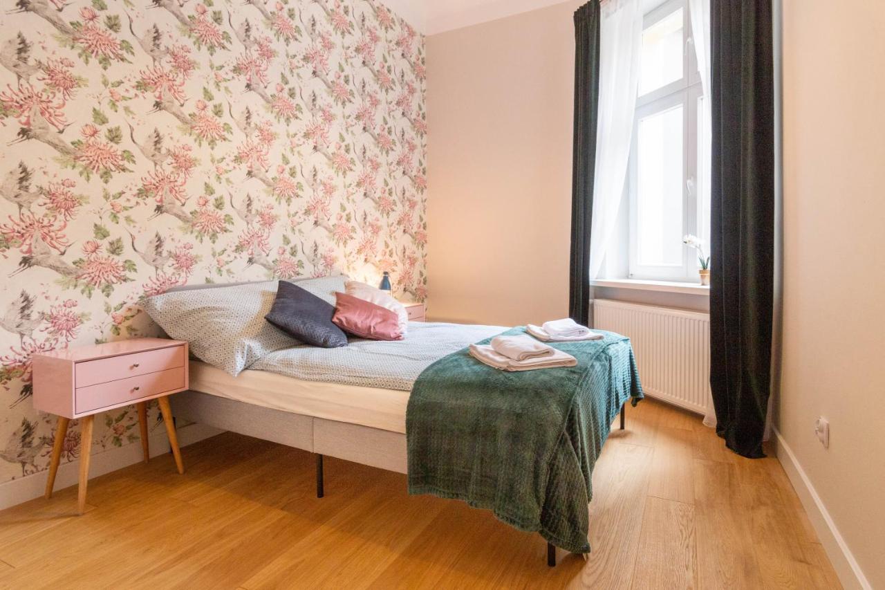 קרקוב Glamorous And Brand New 2 Bedroom מראה חיצוני תמונה