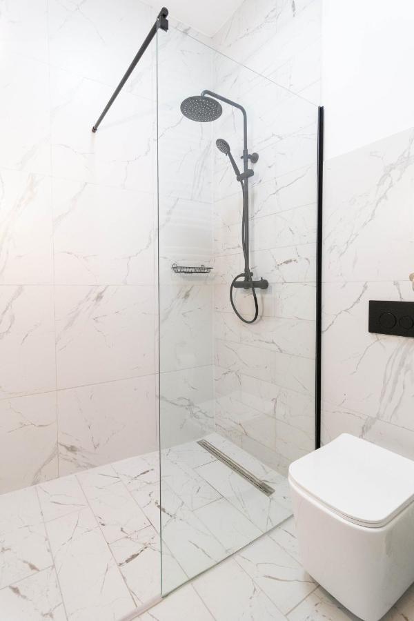 קרקוב Glamorous And Brand New 2 Bedroom מראה חיצוני תמונה